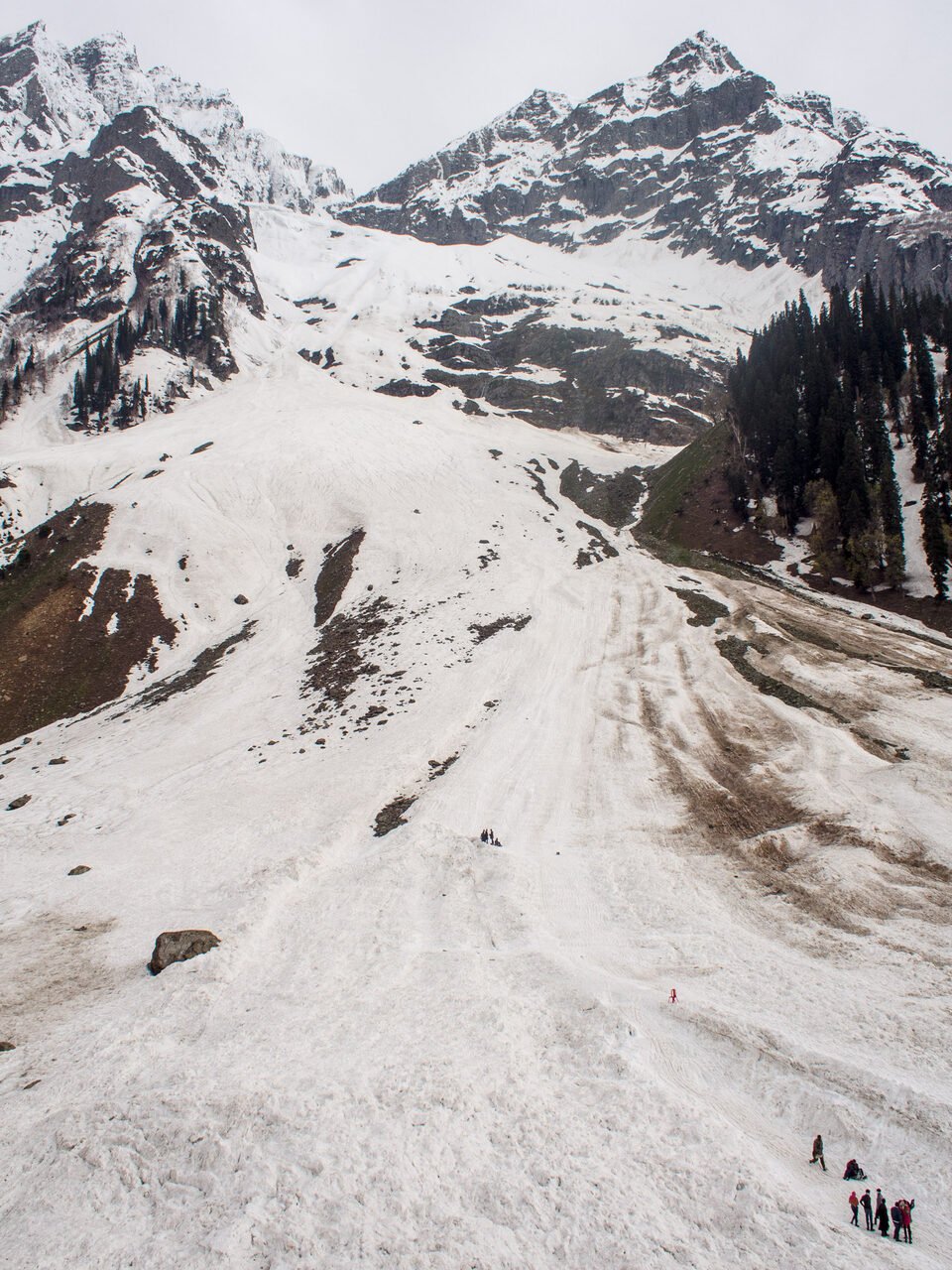 Thajiwas glacier and snow patches above the Sonamarg valley